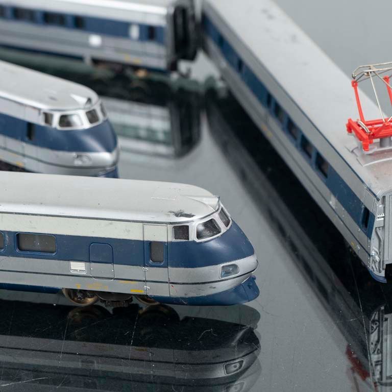 Colección de modelos de trenes en miniatura - imagen 2