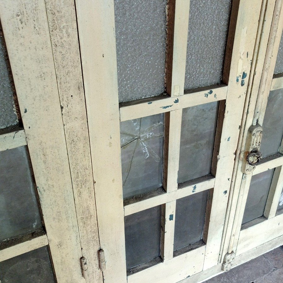 Ventana de cedro con hojas batientes y banderolas - imagen 4