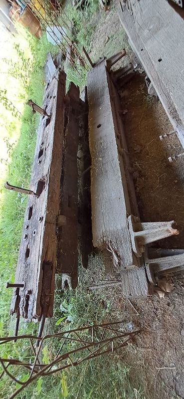 Vagón de tren y larguero en mal estado - imagen 1