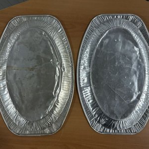 Lote de 5 Bandejas Ovaladas: Peltre/Platino, Plástico y Metal Grabado - imagen 8