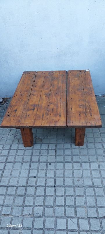 Lote siguiente: Mesa ratona rustica en pinotea, mesa de madera antigua