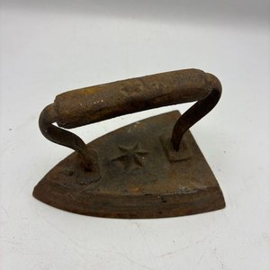 Plancha Antigua de Hierro Fundido con Estrella Decorativa - imagen 4