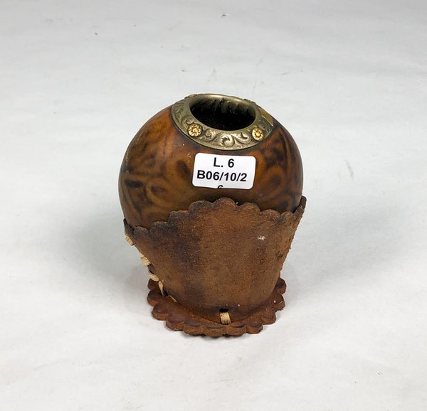 Mate de Calabaza con Virola de Plata y Oro y Base de Cuero - imagen 1