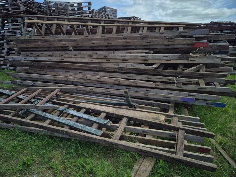 Escaleras de madera para cosecha - Pallets y tablas - imagen 4