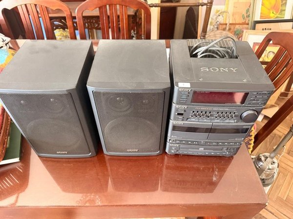 Equipo de Audio Sony FH-B500CD con Radio, Casetera y Dos Parlantes - imagen 1