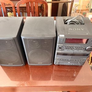 Lote anterior: Equipo de Audio Sony FH-B500CD con Radio, Casetera y Dos Parlantes