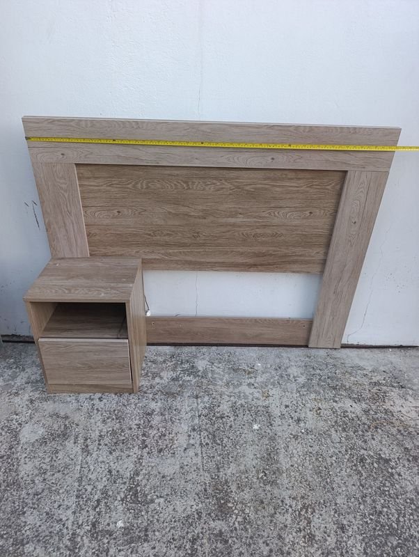 Lote anterior: Mueble de Cabeza de Madera con Alcance y Gabinete