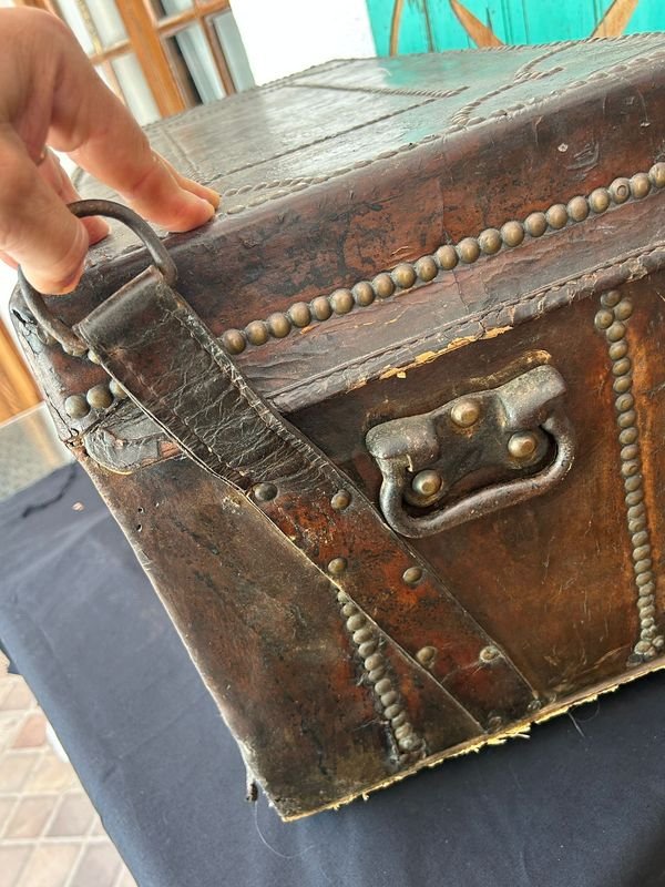 Antiguo baúl de cuero en excelente estado - imagen 10