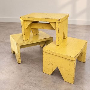 Tres Banquitos Bajos de Madera Amarillos - imagen 2