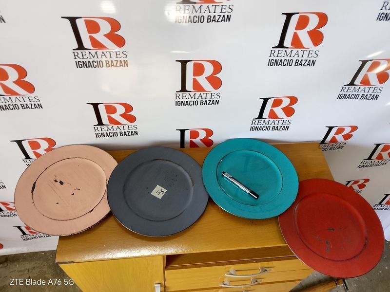 Lote siguiente: Lotes de platos de melamina vintage