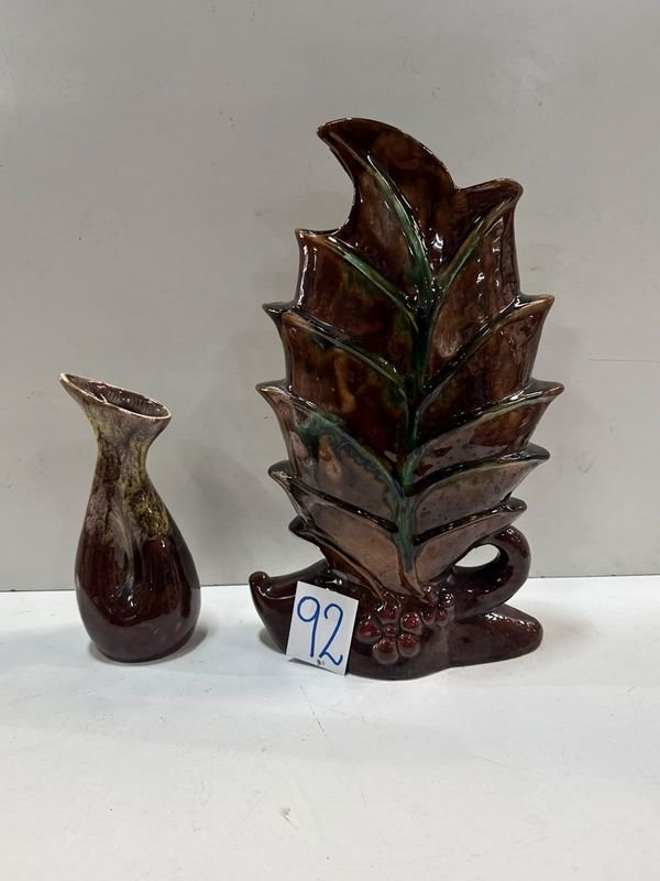 Par de Floreros de Cerámica Vidriada Estilo Hoja y Frutas