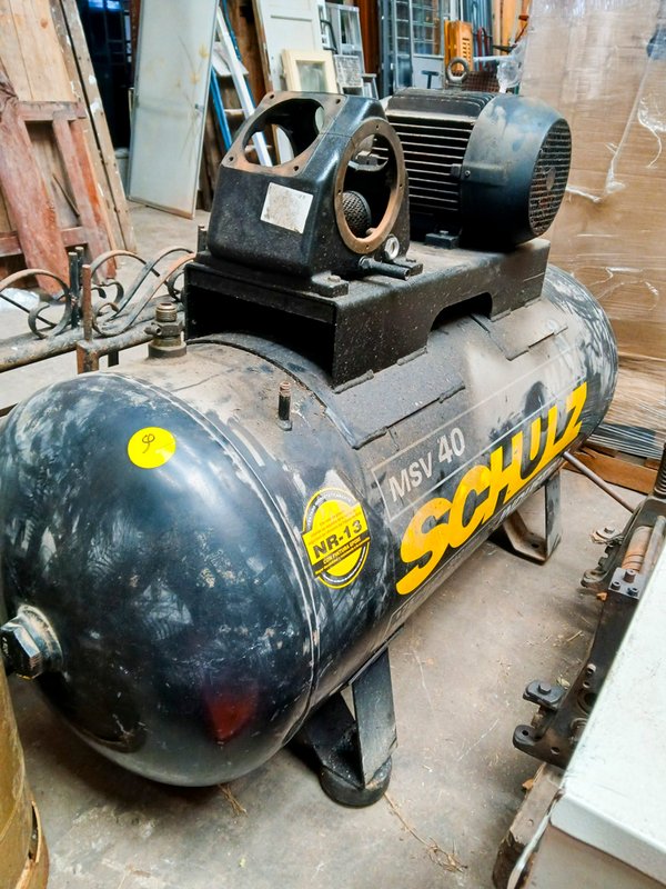 Compresor de aire Schulz motor trifasico 10 hp para venta - imagen 1