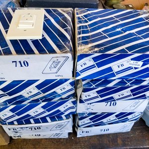 120 Placas de Toma Corriente con Interruptor FB 710 - imagen 2