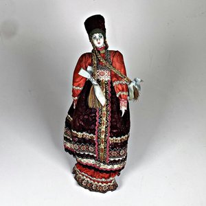 Lote anterior: Muñeca Ucraniana Tradicional con Vestimenta Detallada