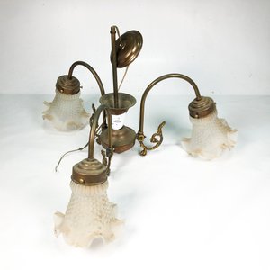 Araña de Bronce con Tres Luces y Tulipanes Texturizados - imagen 2