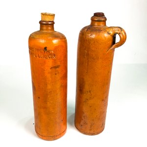 Dos Porrones Antiguos de Gres con Sello y Asa - imagen 3
