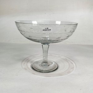 Lote siguiente: Centro de Mesa de Cristal Hialino con Grabados