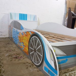 Cama Infantil de 1 Plaza con Diseño de Auto de Carreras - imagen 3