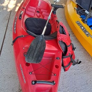 Dos Kayaks de Pesca Strobe, Amarillo y Rojo, Como Nuevos - imagen 3