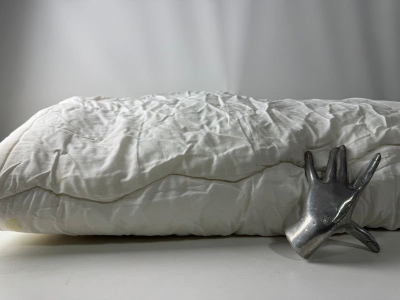 Cama de hotel con características únicas - imagen 2
