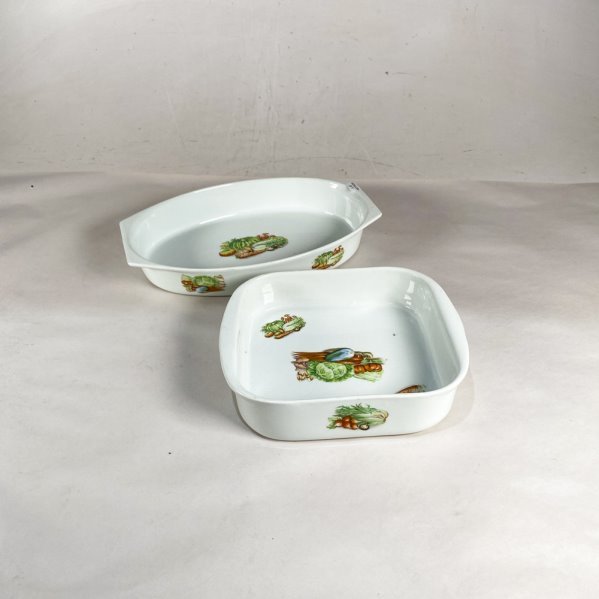Dos Fuentes Ovalada y Cuadrada de Porcelana "Vegetales" para Horno