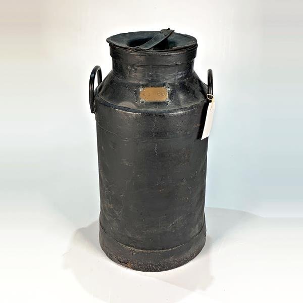 Tarro Lechero Antiguo de Chapa Negro con Tapa y Manijas - 57 cm