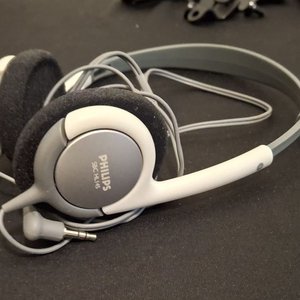 Lote de Auriculares Philips, Electrónica, Adaptadores y Brocas - imagen 2