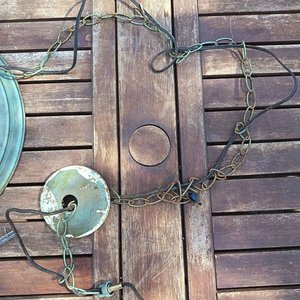 Antigua Lámpara de Techo de metal con pantalla amplia color verde patinado, portalámpara, cadena y cableado - Medidas: Alto 34 cm x Diámetro 42 cm - imagen 3