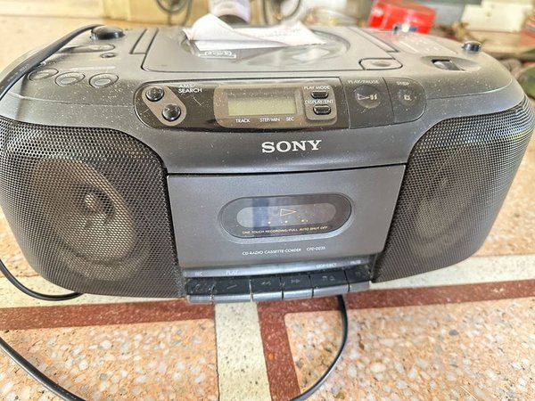 Radio con CD y cinta de cassette a la venta - imagen 1