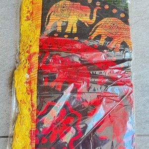 Lote anterior: Colcha India Nueva con Diseño de Elefantes y Flecos Amarillos