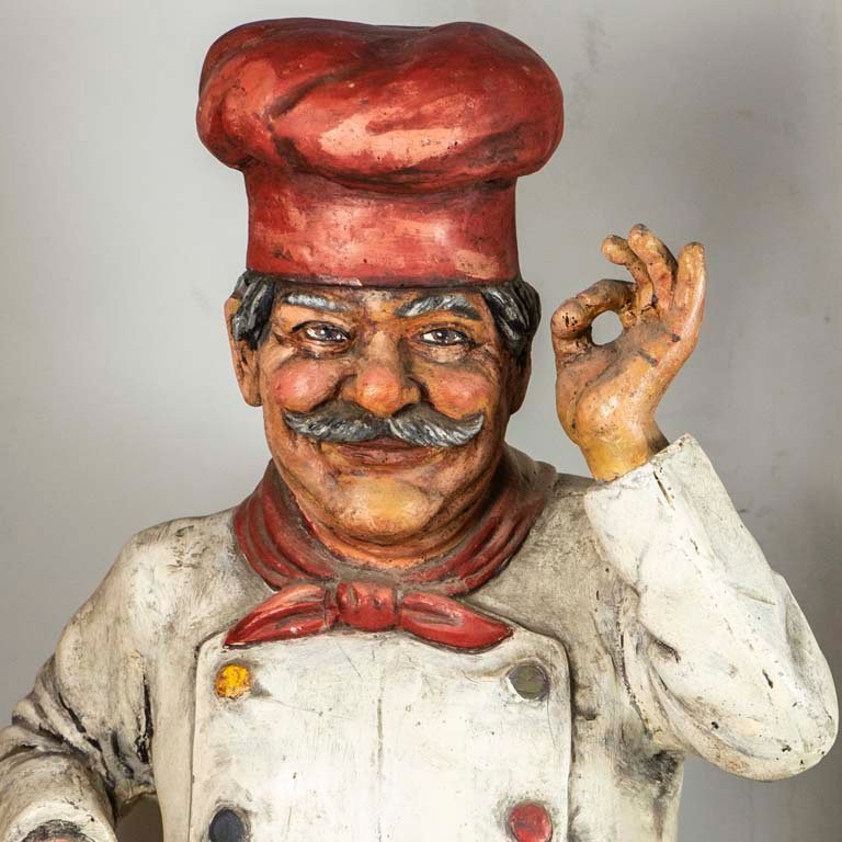 Figurita de cocinero de resina sobre barril - imagen 2