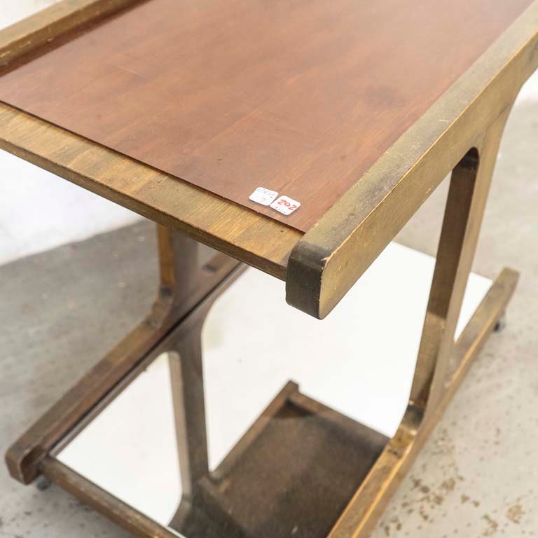 Mesa bar rodante de diseño acrílico y estante espejado - imagen 3