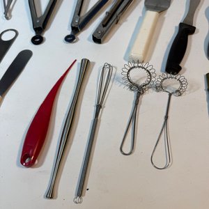 Lote de Utensilios de Cocina: Pinzas, Tijera, Cucharas y Más - imagen 4