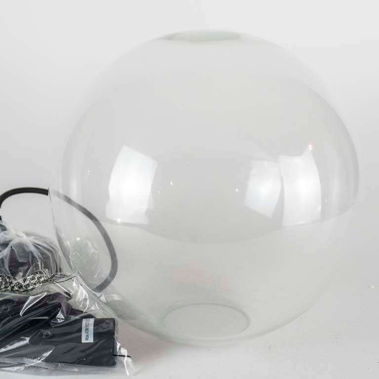Esfera de vidrio transparente con base y accesorios - imagen 2