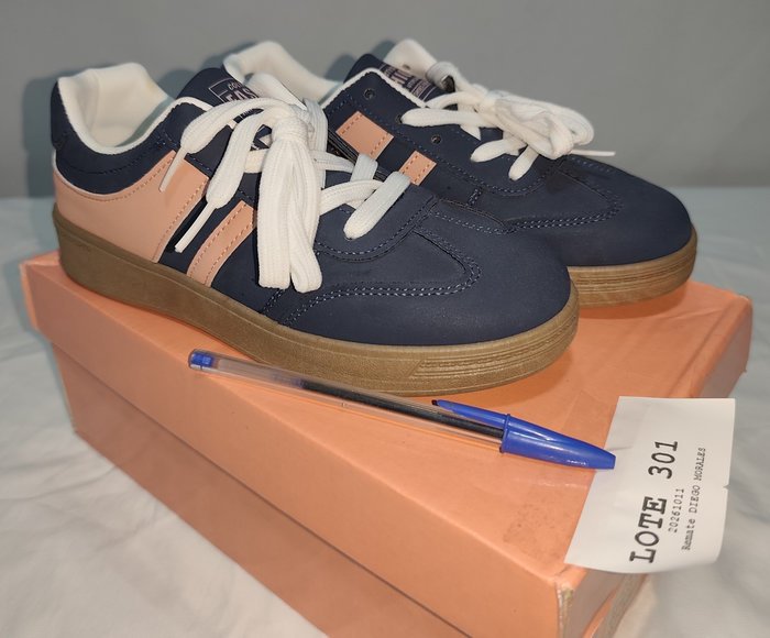 Zapatillas Deportivas Azul y Rosa Eco Cuero Talle 36 (35 UY) Nuevas