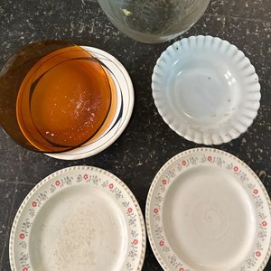 Lote siguiente: Set de 2 Platos y 2 Cuencos de Vidrio
