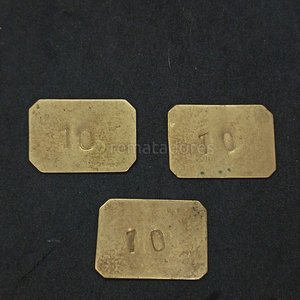 Lote siguiente: Lote de 3 Placas Metálicas con Números para Remate