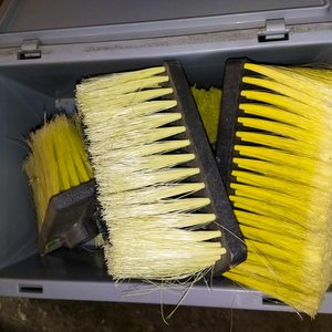 Lote anterior: Caja Gris con 5 Cepillos de Limpieza (con Faltantes)