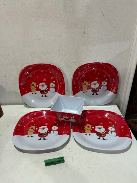 Set de Platos Navideños de Melamina con Diseño de Santa Claus y Muñeco de Nieve