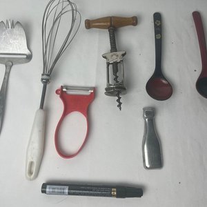 Set de 7 Utensilios de Cocina Antiguos: Batidor, Espátula, Destapador y Más - imagen 7