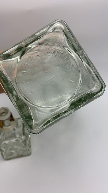 Botella de whisky antigua con tapa - imagen 3