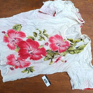 Lote de Ropa Femenina: Shorts, Jeans, Canguros, Remeras y Musculosas - imagen 11