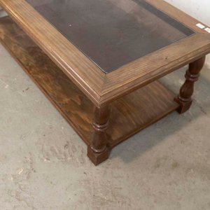 Mesa de Living con Tapa de Vidrio y Estante Inferior - imagen 3