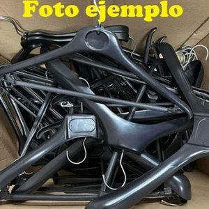 Lote de 50 Perchas Plásticas Negras Anchas - imagen 3
