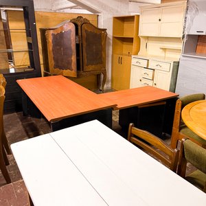 Lote siguiente: Muebles de Oficina y Hogar: Escritorios, Placard y Mesa