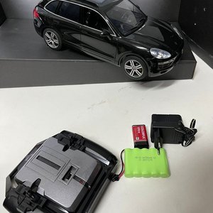 Auto a escala Porsche Cayenne S 1:14 con control remoto, baterías y cargador - imagen 6