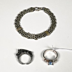 Lote anterior: Conjunto de Joyería: Pulsera y Dos Anillos con Detalles