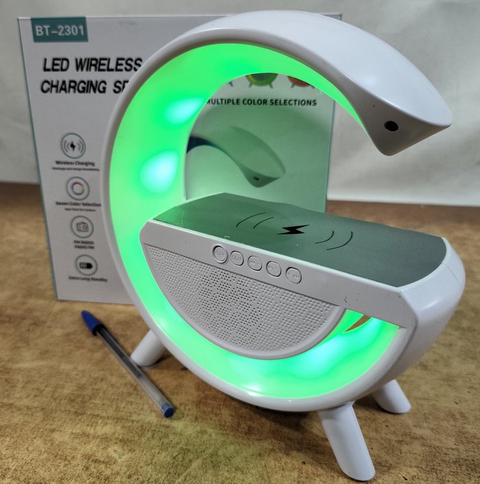 Reloj Despertador Recargable con BT, Carga Inalámbrica y Luces LED - imagen 2