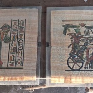 Dos Papiros Egipcios Antiguos con Escenas Históricas y Jeroglíficos - imagen 2