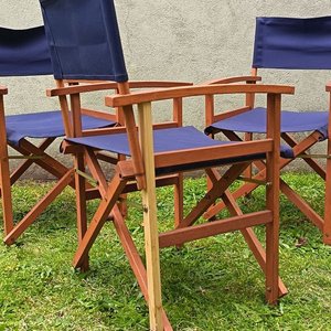 Tres Sillas Plegables de Director de Madera y Tela Azul - imagen 3